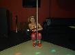 Im Privatclub tanze ich nur an der Stange und auf High Heels, mein Spielzeug habe ich immer dabei. Willst Du mir beim Tanzen zusehen und an meiner Seite sein? Meist trage ich Lack und Leder - mir wird immer ganz heiss, wenn ich an Dich denke. Eine vibrierende Disco-Kugel leuchtet die Emotionen aus. Lass uns gemeinsam feiern, denn Du machst mich so willenlos. Ich verführe Dich mit meinem Zauberstab, wenn Du es willst. Oder möchtest Du die Regie übernehmen. Aber vergiss nicht - mir ist so heiss!!! 