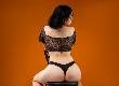 Hallo Schatz! Ich bin Lucy Foxx, eine kreative, introvertierte mit einem Herz aus Gold und einer Leidenschaft dafür, die Schönheit des Lebens einzufangen. Machen Sie sich bereit, Lust neu zu erleben