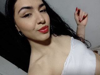 Kochen, Shoppen, Kino, Tanzen, Flirten, S*x - Ich bin ein Mädchen, das das Leben und die Erfahrungen liebt und jeden Moment in vollen Zügen genießt. Ich weiß, wie man Spaß hat und meine Freude verbreitet. Ich mag es, kokett und sinnlich zu sein, ich weiß, wie man sehr zärtlich und gleichzeitig sehr heiß ist ... lass dich überraschen.