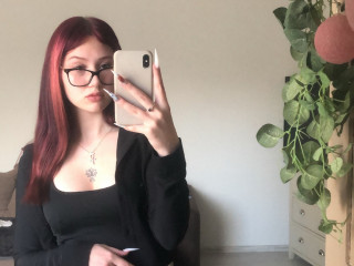 Ich liebe es zu singen, zu tanzen, Videos zu machen und zu wandern. - Ich liebe es, meinen Körper zu verwöhnen und mich wohlzufühlen. Ich hoffe, dass Sie mir dabei so oft und so oft wie möglich helfen.