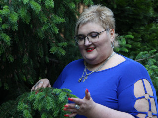 Ich singe gerne, koche Essen - Ich bin ein geselliges Mädchen aus der Ukraine, ich mag singen, kommunizieren und spielen
