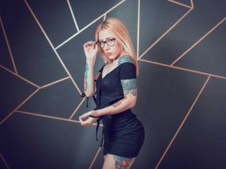 Musik, Mode und gute Laune sind mein Ding! - Hallo ihr Lieben! Ich bin Milly_Ink, eine temperamentvolle, leidenschaftliche und unbeschwerte Rockerin, die für das Rampenlicht und gute Laune lebt. Musik ist meine Bühne, und ich teile meine Welt der Selbstentfaltung und Selbstbestimmung mit euch.